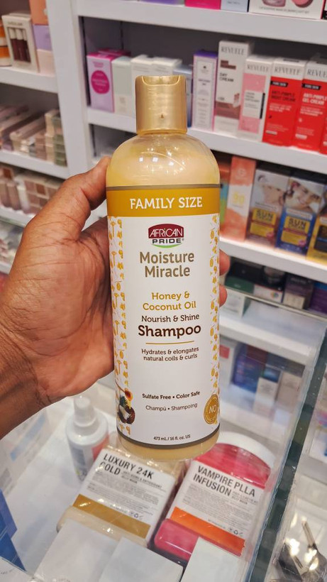 شامپو تغذیهکننده و براقکننده موهای فر آفریکن پراید مدل African Pride Moisture Miracle Honey & Coconut Oil Shampoo 473ml 