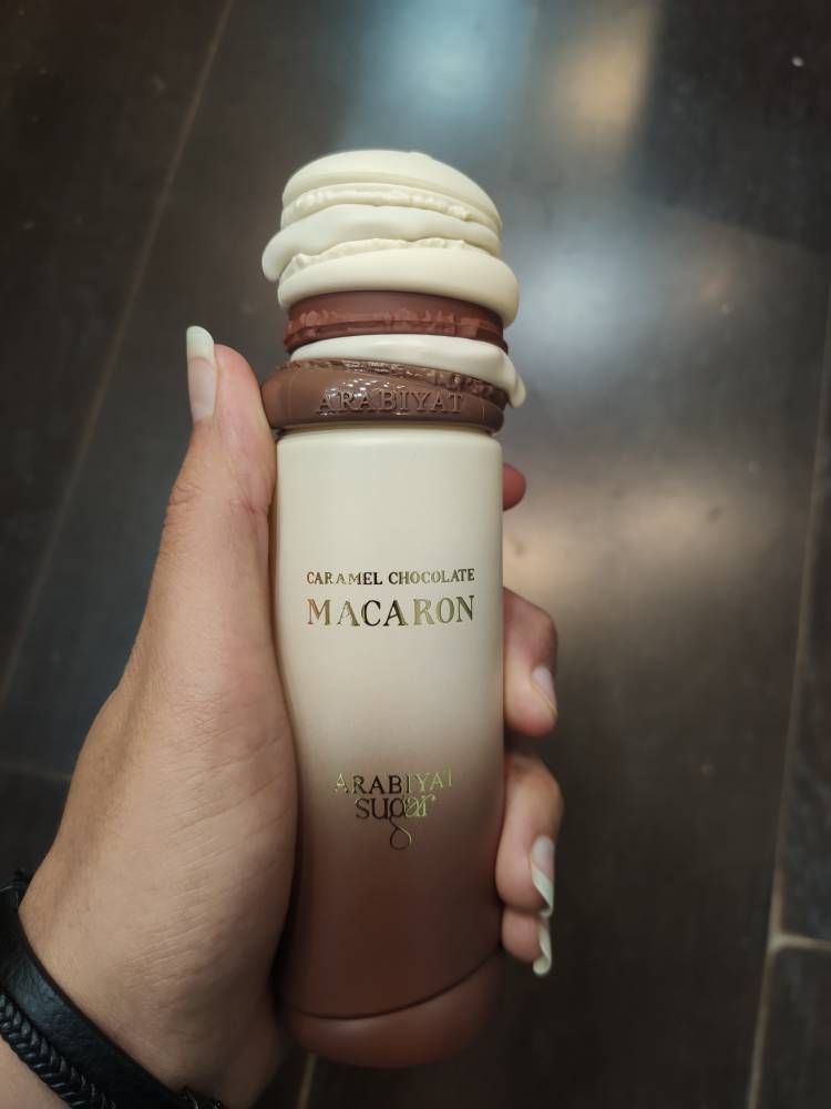 ادکلن عربیات پرستیژ مدل Caramel Chocolate Macaron (طرح ماکارون