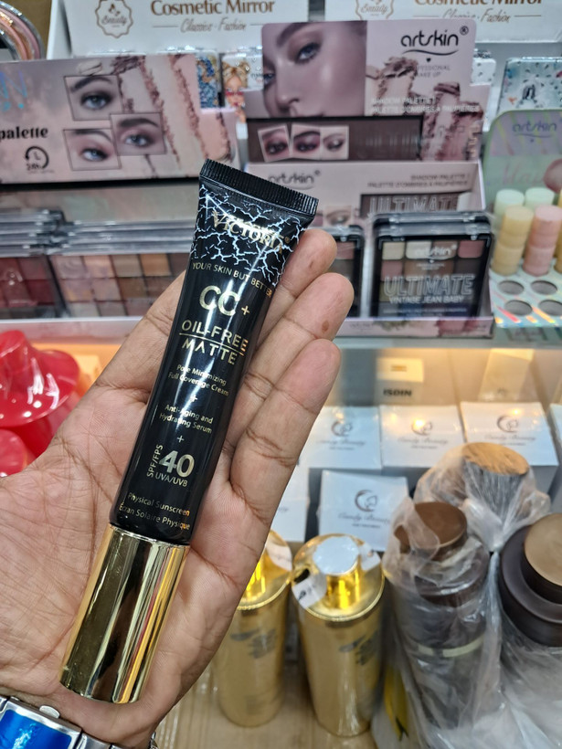 ۸کرم ضد آفتاب و پوشانندگی CC+ ویکتوریا مدل Oil-Free Matte با SPF 40 