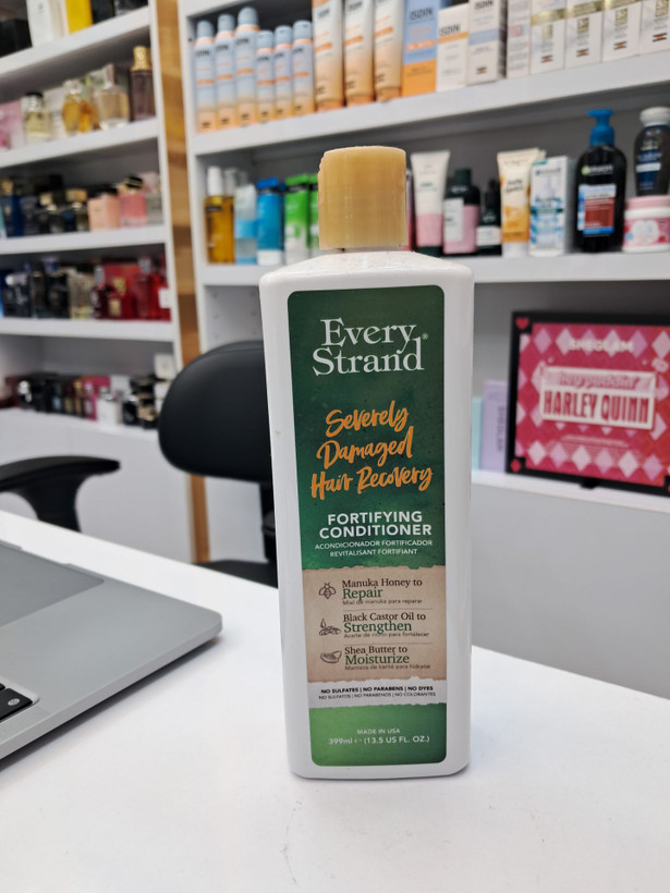 نرمکننده تقویتکننده برای موهای به شدت آسیبدیده (Fortifying Conditioner) ترکیبات اصلی: عسل مانوکا، روغن کرچک سیاه و شیباتر