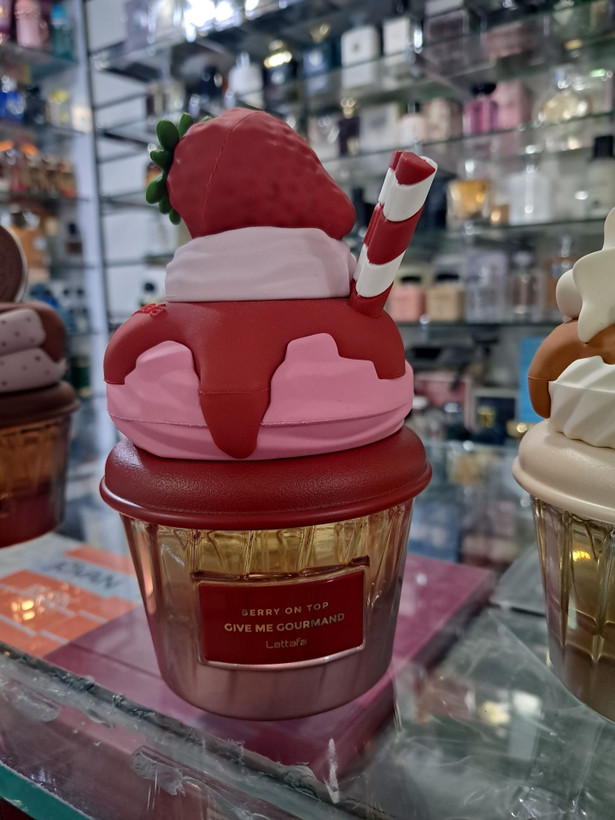 عطر یونیسکس لطافه مدل Berry On Top (سری Give Me Gourmand) حجم ۷۵ میلیلیتر 