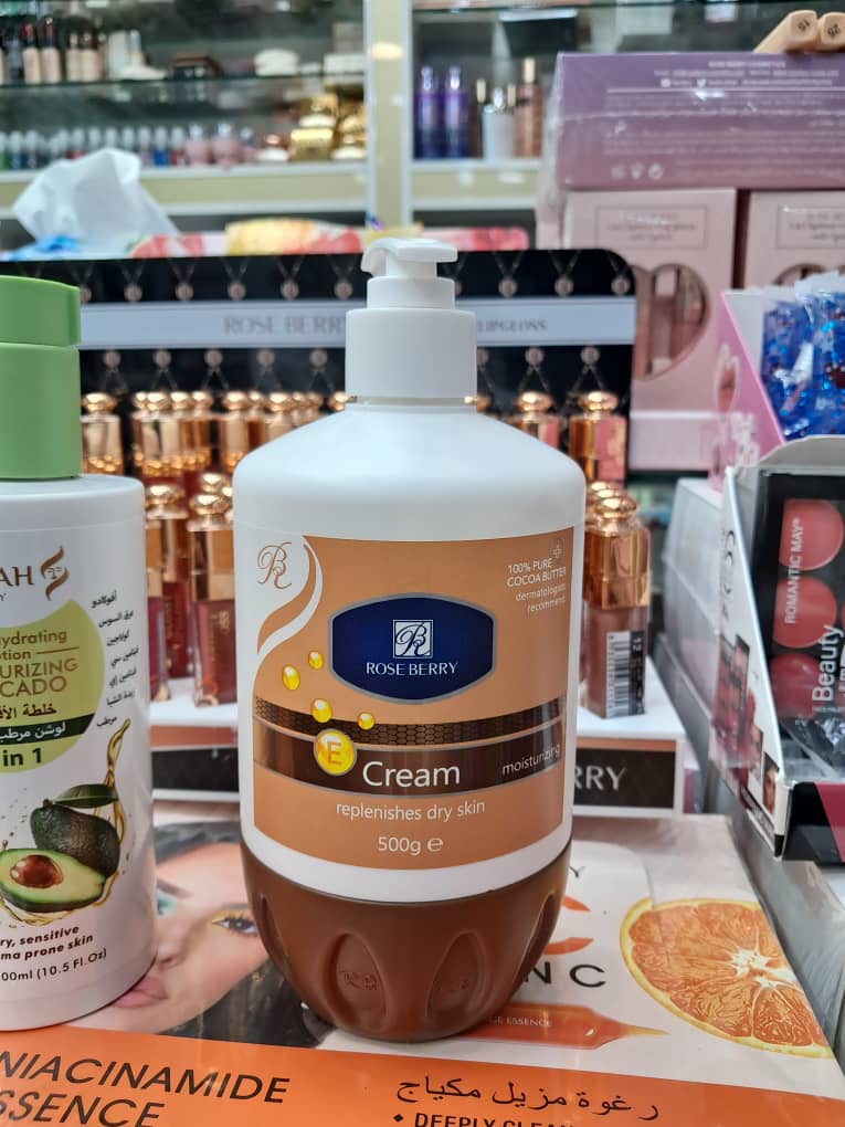 کرم مرطوبکننده و آبرسان قوی رُز بری (ROSE BERRY) مدل Vitamin E & Cocoa Butter حجم ۵۰۰ گرم