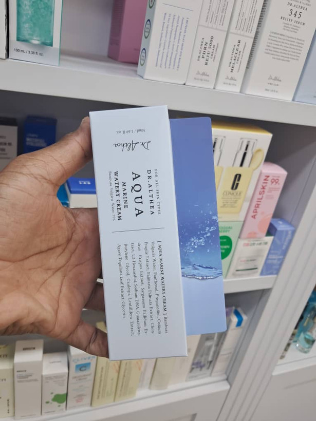 کرم آبرسان دکتر آلتیا مدل Aqua Marine Watery حاوی ۷۰ درصد آب بامبو مناسب انواع پوست حجم ۵۰ میلی لیتر 