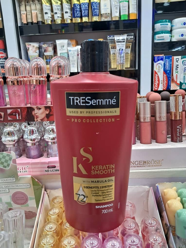 شامپو کراتینه ترزمه مدل Keratin Smooth حاوی روغن مارولا رنگ قرمز حجم 700 میلی لیتر 