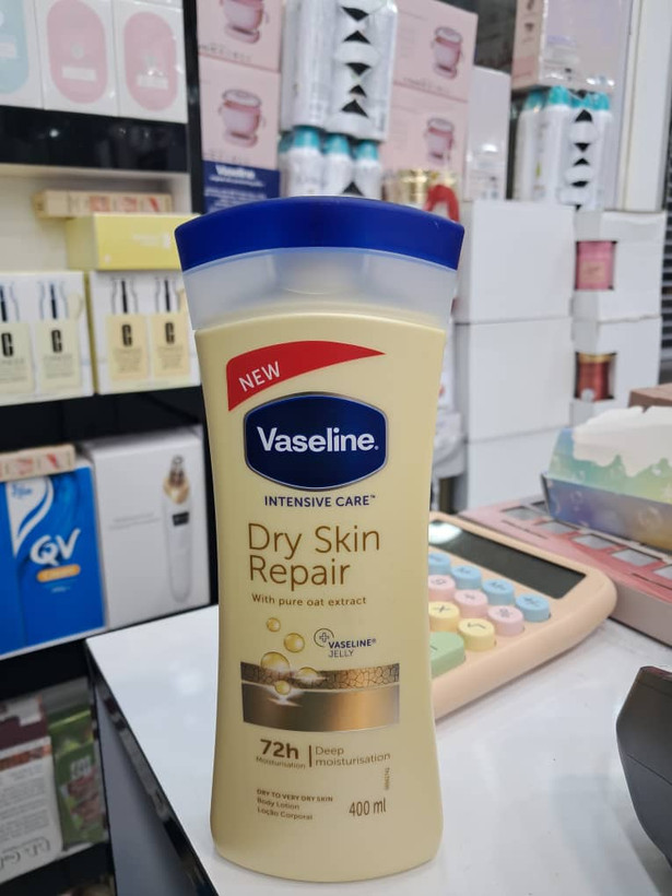 لوسیون بدن وازلین مدل Dry Skin Repair حجم 400 میلی لیتر 